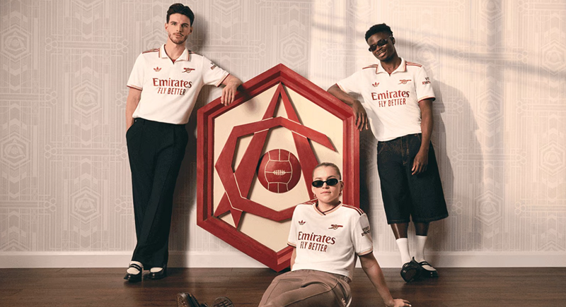 arsenal-trinh-lang-ao-dau-thu-ba-dam-chat-co-dien-cho-mua-giai-2025-26