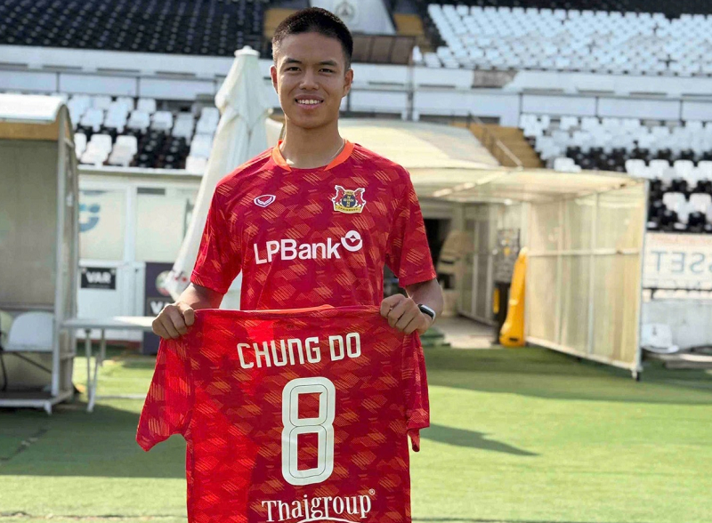 do-chung-nguyen-gay-chu-y-voi-hlv-kim-sang-sik-canh-cua-tuyen-viet-nam