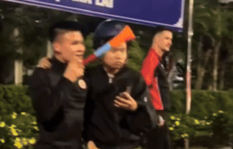 quang-hai-xuong-pho-giua-bien-nguoi-mung-chien-cong-sea-games-cua-u22-viet-nam