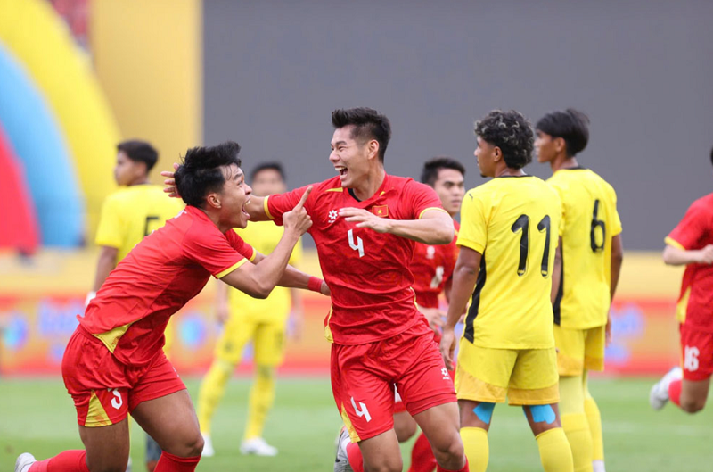 u22-viet-nam-khang-dinh-vi-the-bang-dau-phap-chat-che-va-su-loi-hai-o-cac-pha-bong-co-dinh