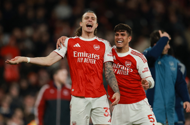 giac-mo-an-bon-khep-lai-arsenal