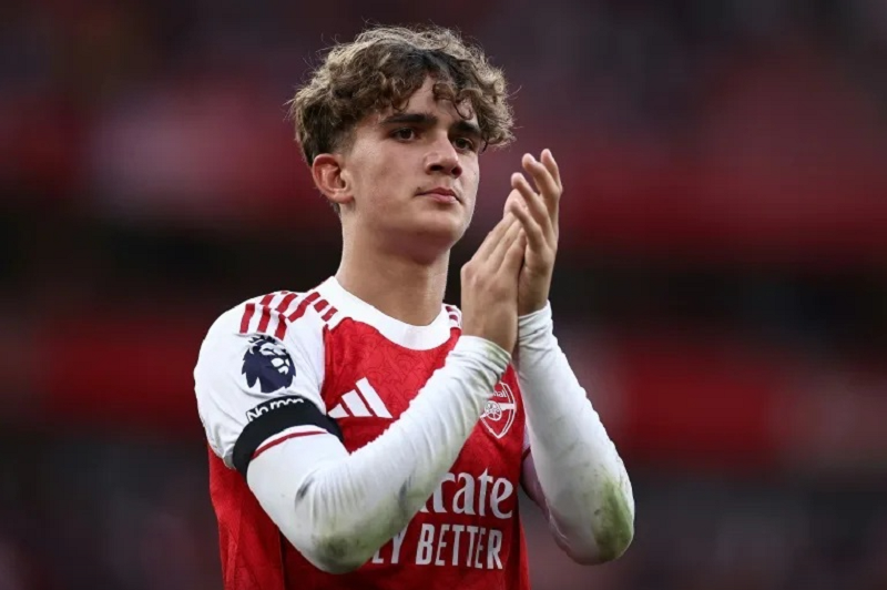 wayne-rooney-khuyen-arsenal-than-trong-voi-than-dong-16-tuoi-max-dowman