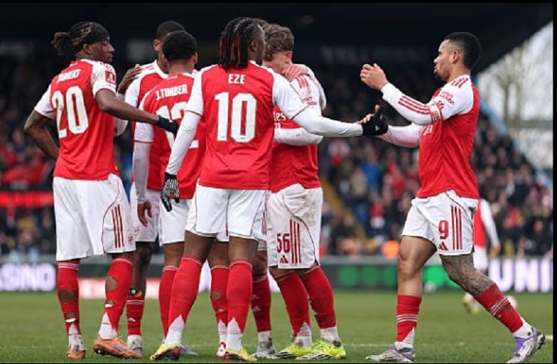 madueke-toa-sang-dung-luc