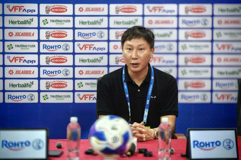 truyen-thong-thai-lan-ca-khia-ngoai-hinh-xuan-son-hlv-kim-sang-sik-