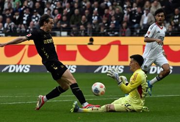 Eintracht Frankfurt vs FC Köln (22:30 – 05/04)